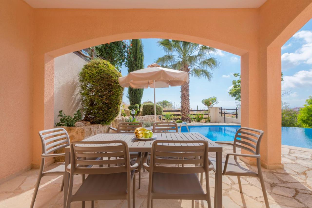 Resitour - Perneri Four Bedroom Villa Paphos ภายนอก รูปภาพ