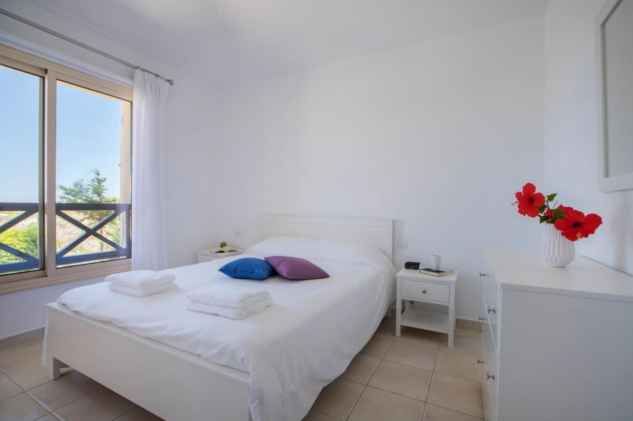 Resitour - Perneri Four Bedroom Villa Paphos ภายนอก รูปภาพ