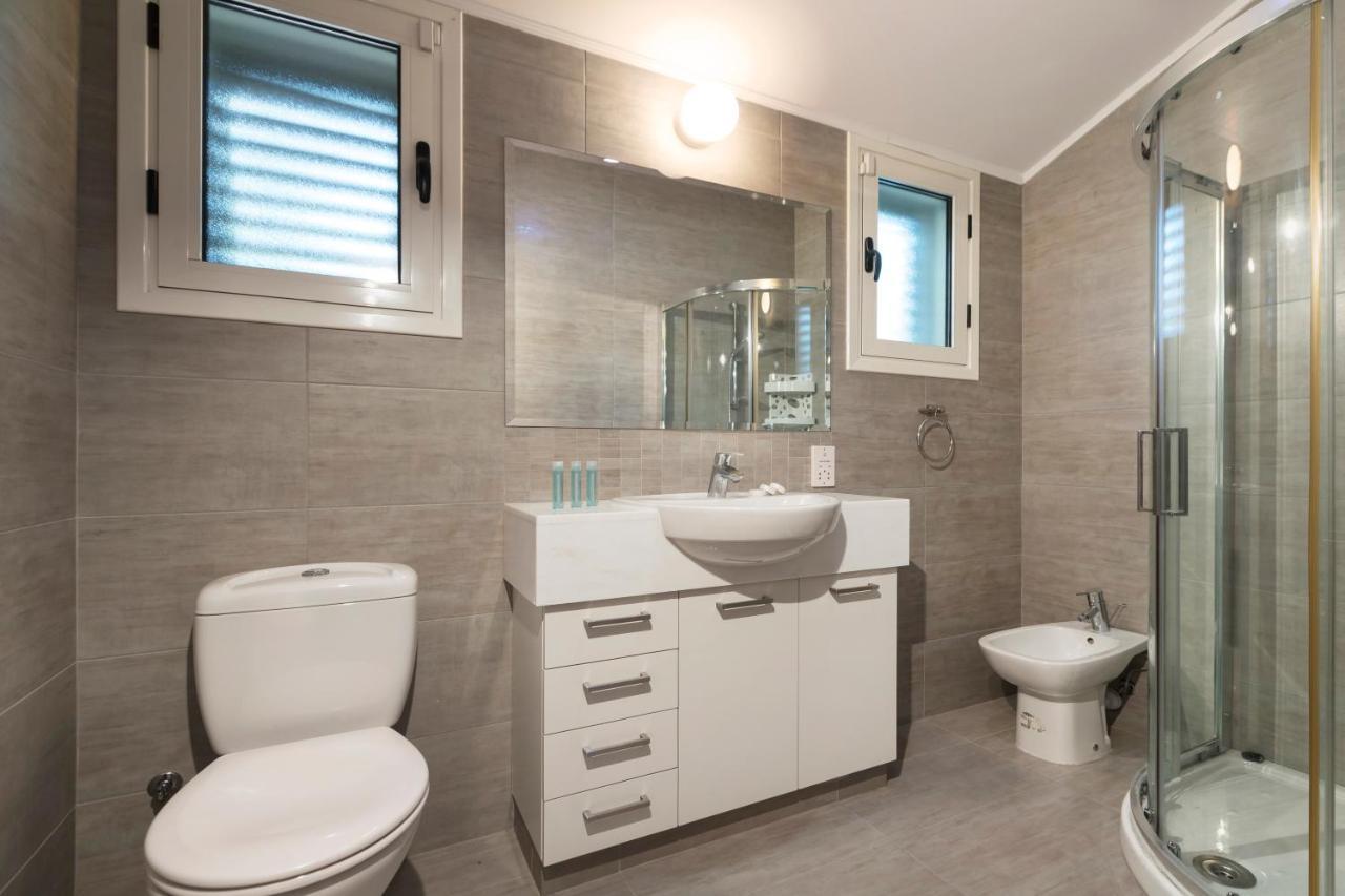 Resitour - Perneri Four Bedroom Villa Paphos ภายนอก รูปภาพ