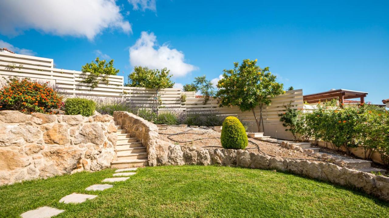 Resitour - Perneri Four Bedroom Villa Paphos ภายนอก รูปภาพ